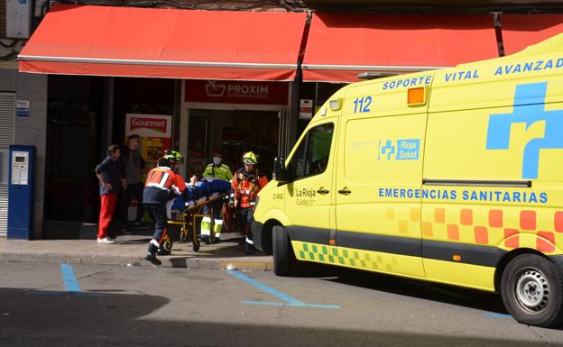 Tres trabajadores resultan heridos al desplomarse un montacargas en un súper en Calahorra